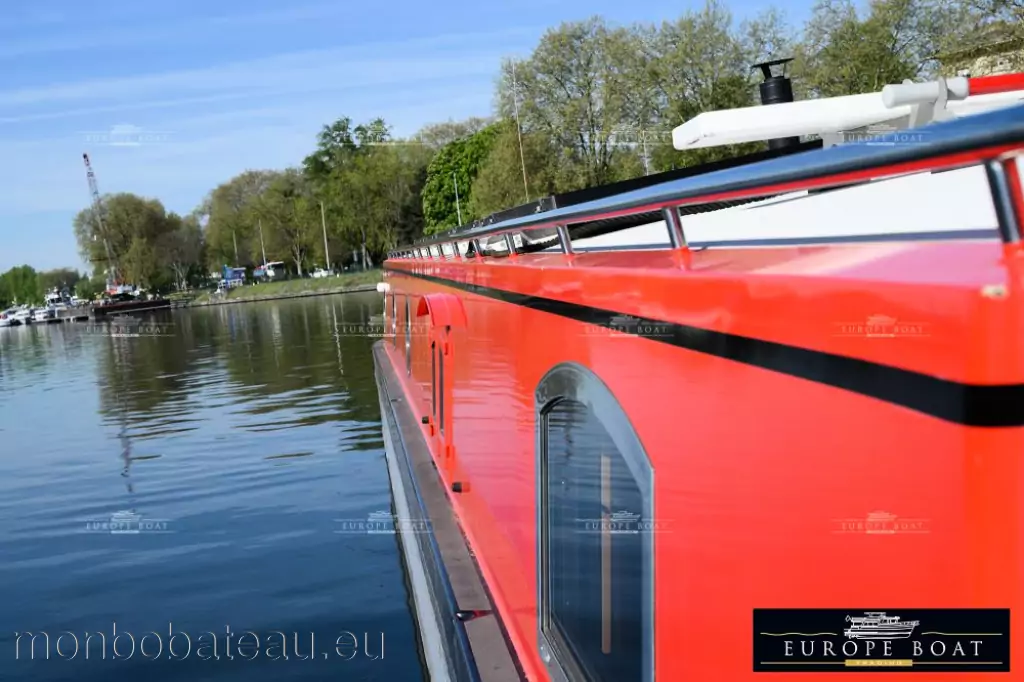 Luxury Barge Kingsley 65
