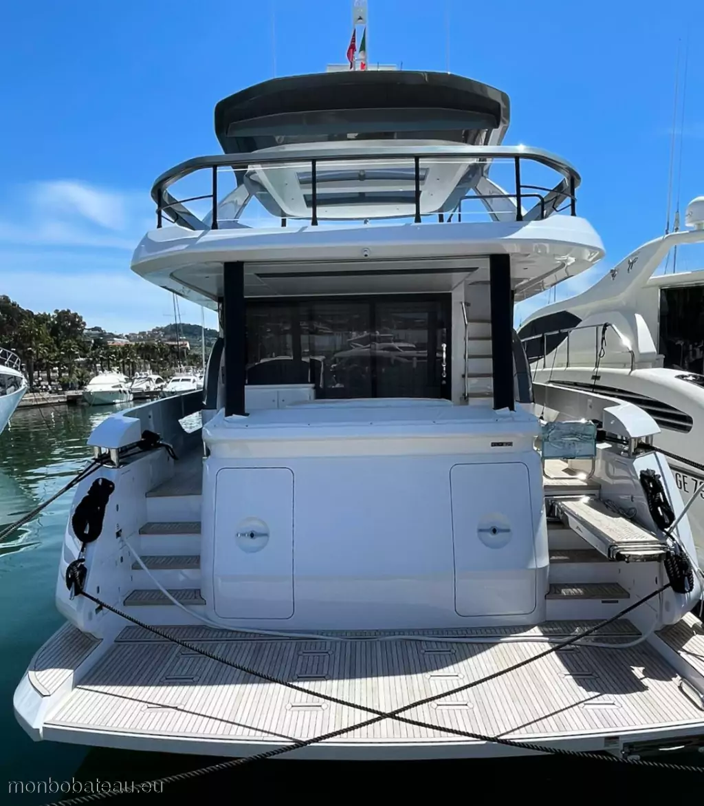 Azimut 72