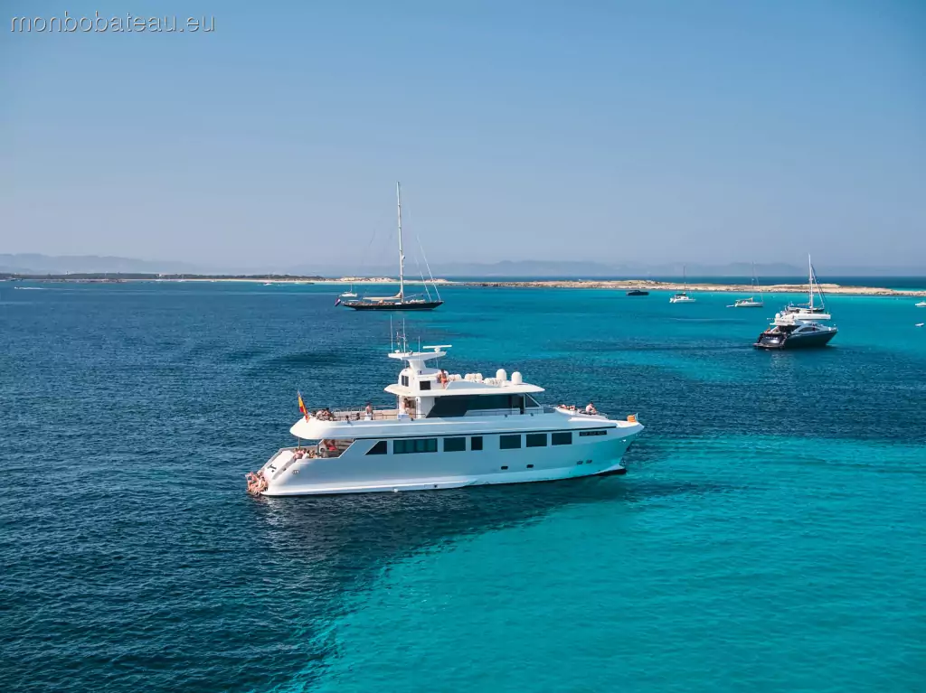 EXPLORER YACHT 92 Pro 50 PAX