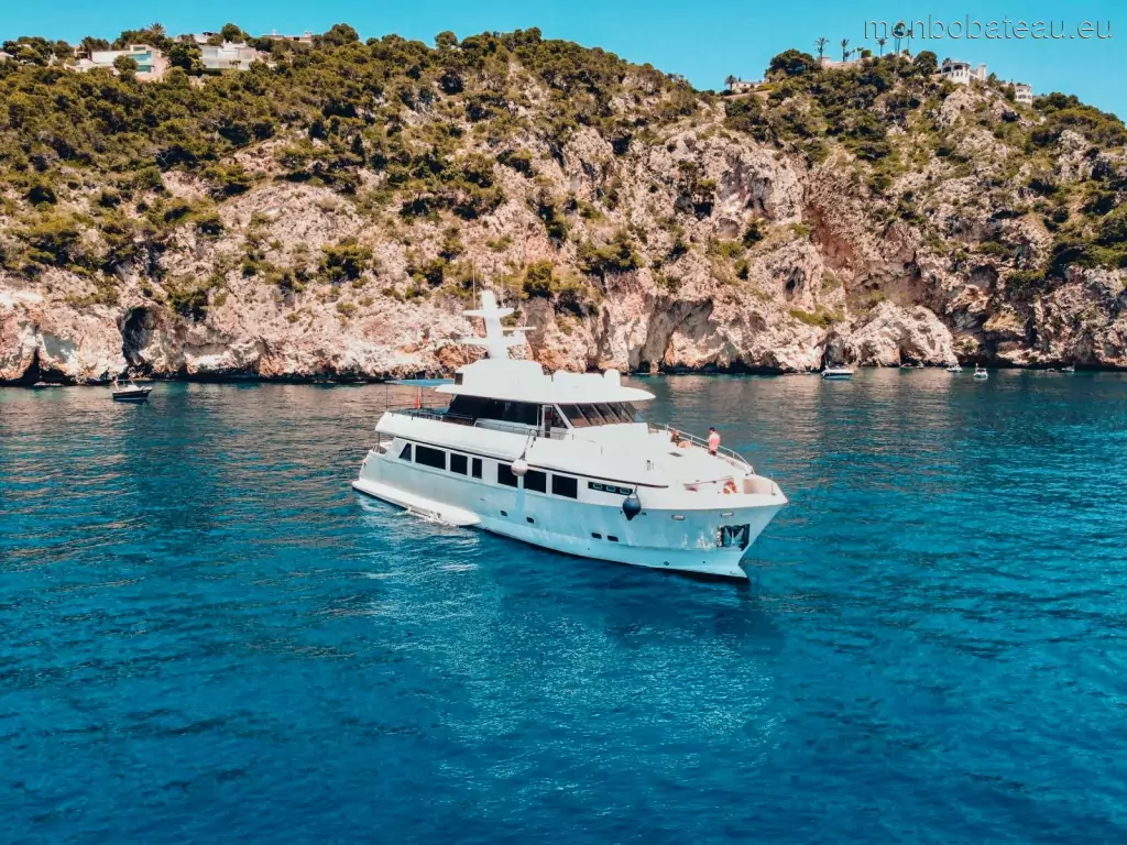 EXPLORER YACHT 92 Pro 50 PAX