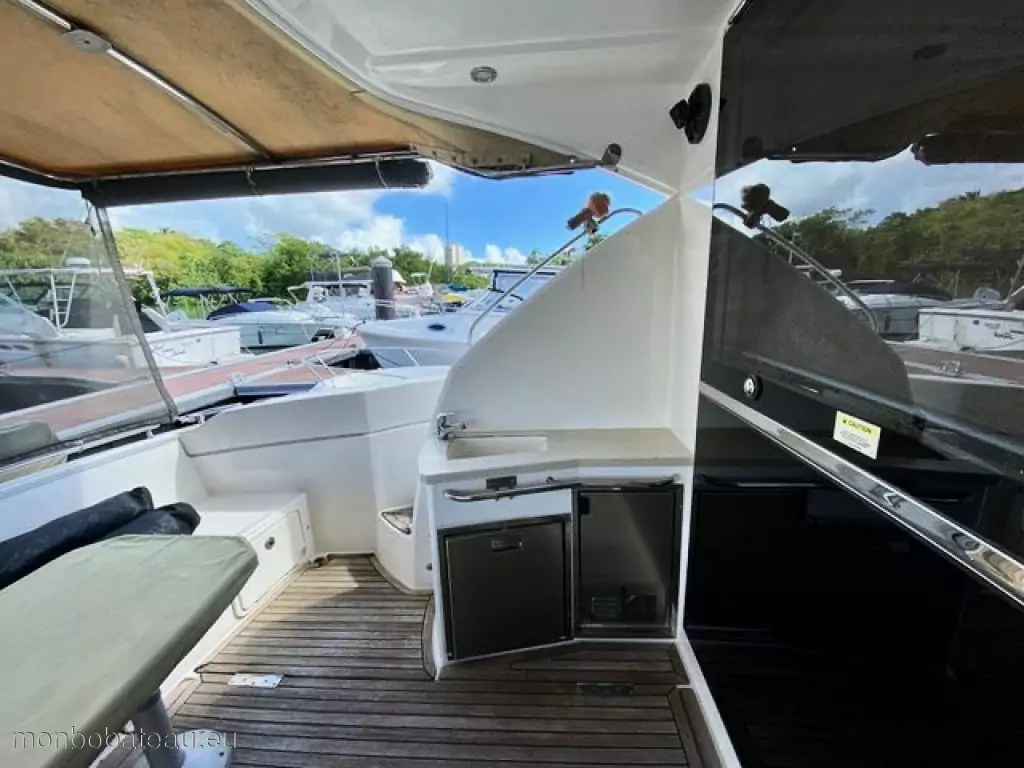 RIVIERA 4400 SPORT YACH