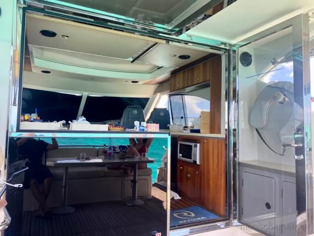 RIVIERA 4400 SPORT YACH