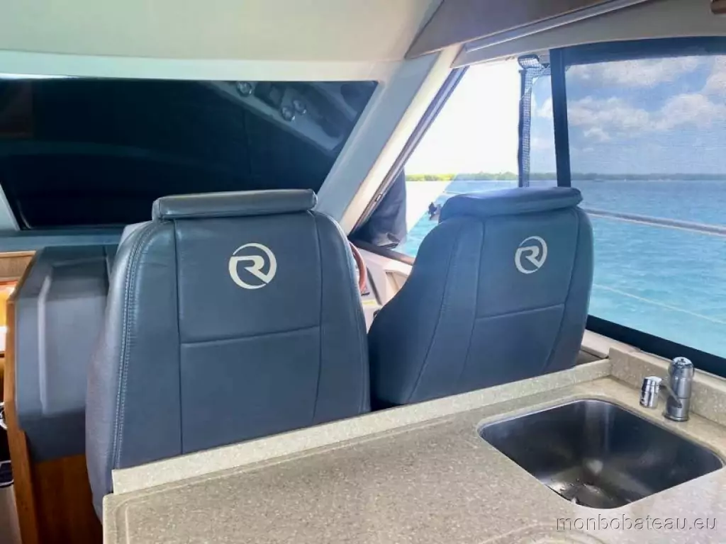 RIVIERA 4400 SPORT YACH