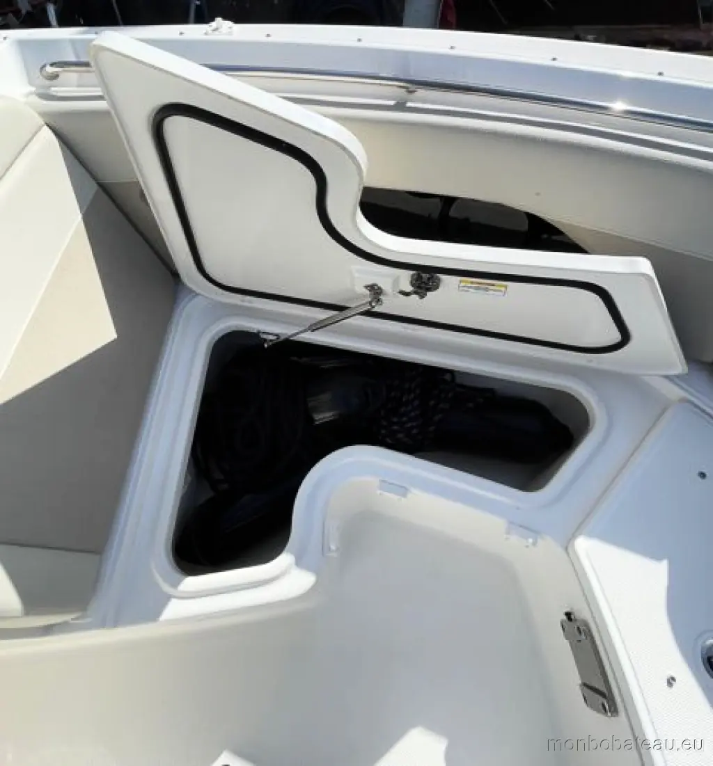 Boston Whaler Vantage 280