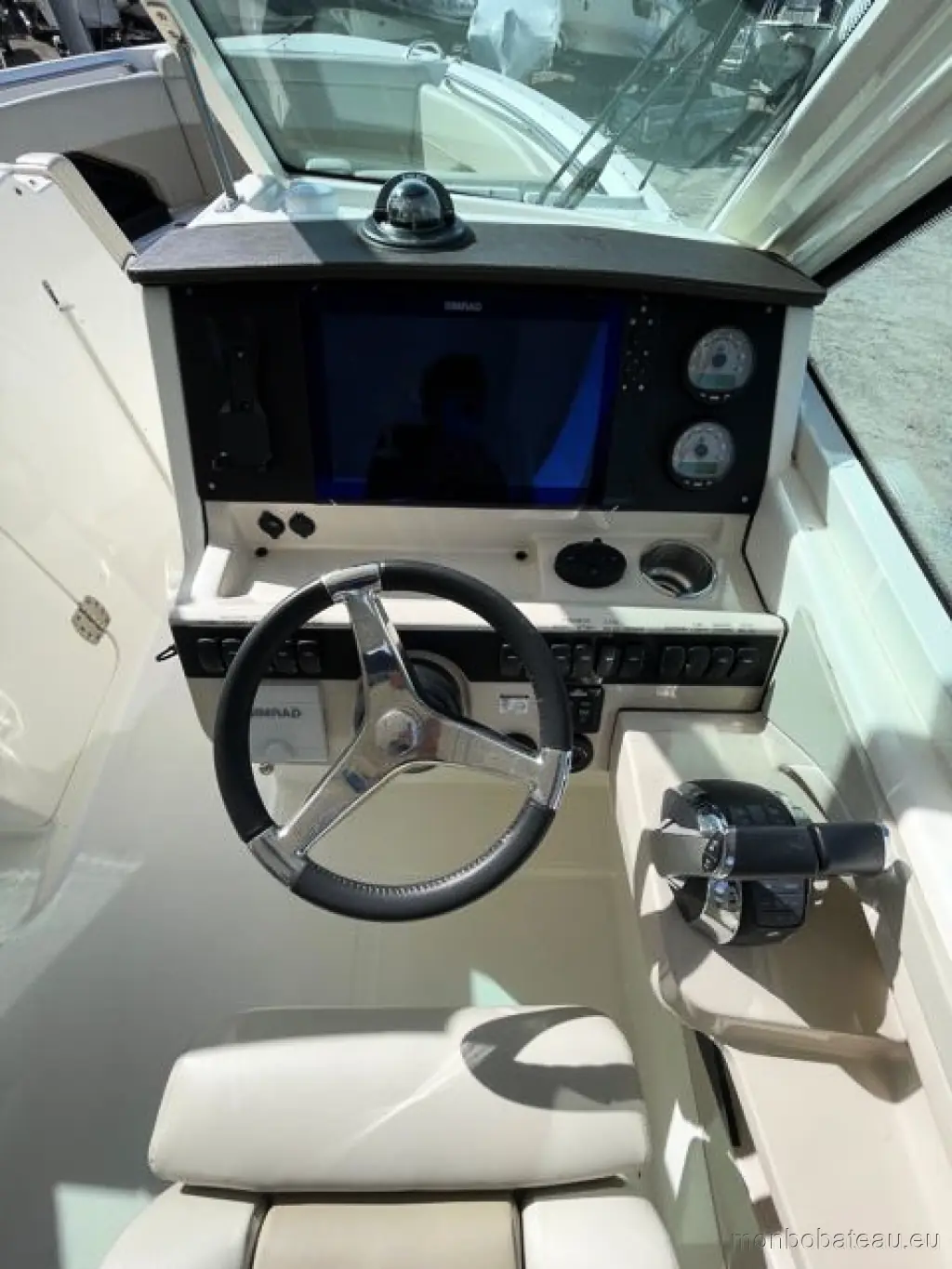 Boston Whaler Vantage 280