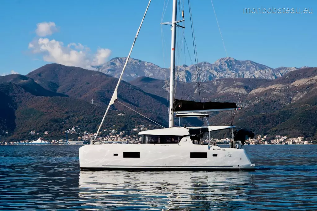 LAGOON 42