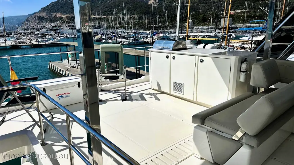 AQUILA 54 yacht
