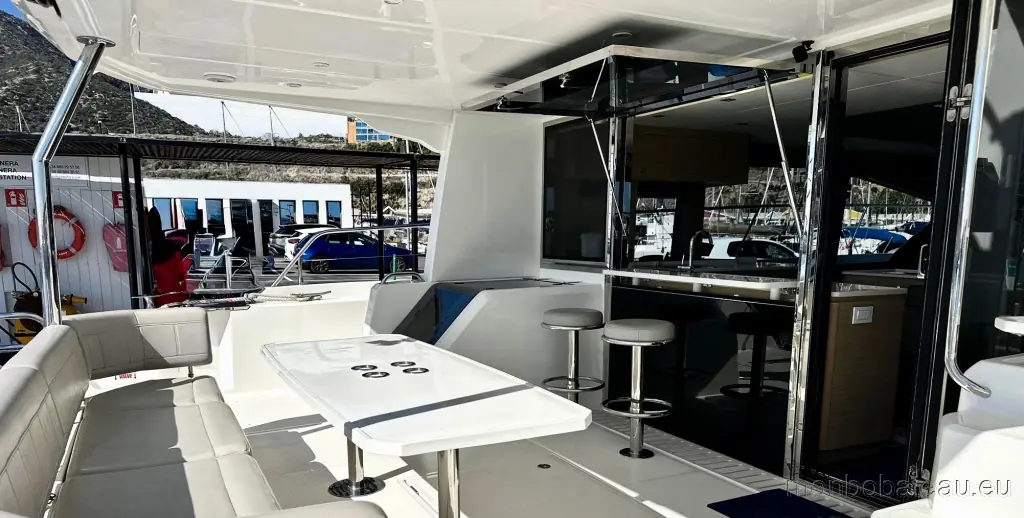 AQUILA 54 yacht