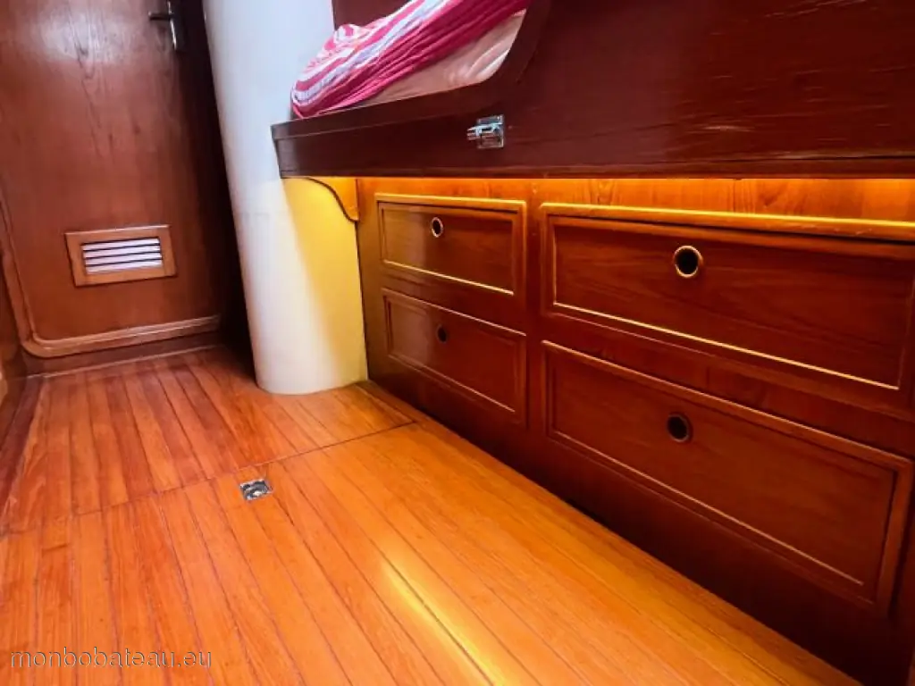 Custom built bo Steel sailing y