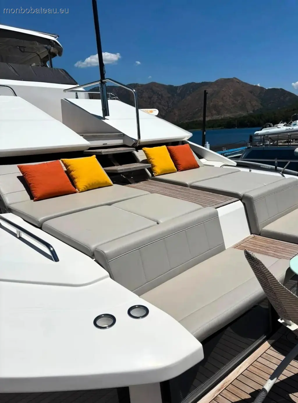 AQUILA 54 yacht